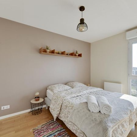 Chic Apartment With Superb View Of The Eiffel Tower Сен-Дени Экстерьер фото
