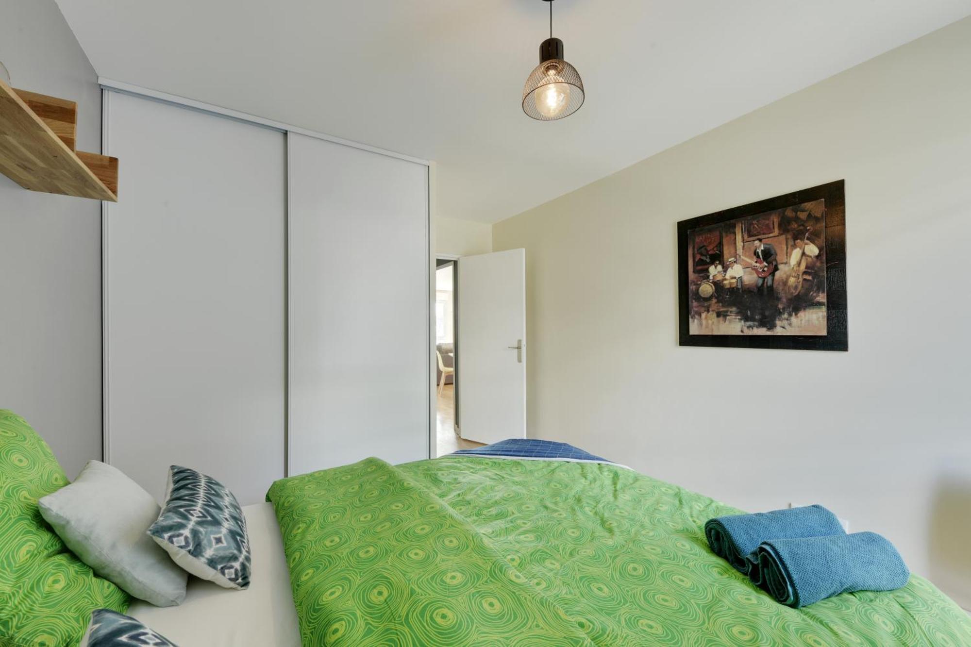 Chic Apartment With Superb View Of The Eiffel Tower Сен-Дени Экстерьер фото