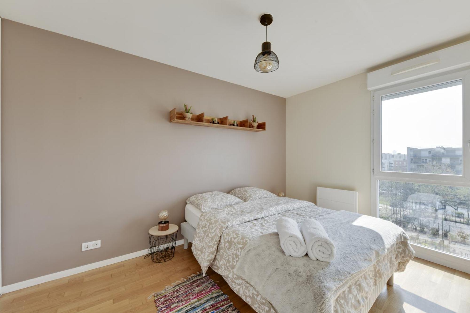 Chic Apartment With Superb View Of The Eiffel Tower Сен-Дени Экстерьер фото