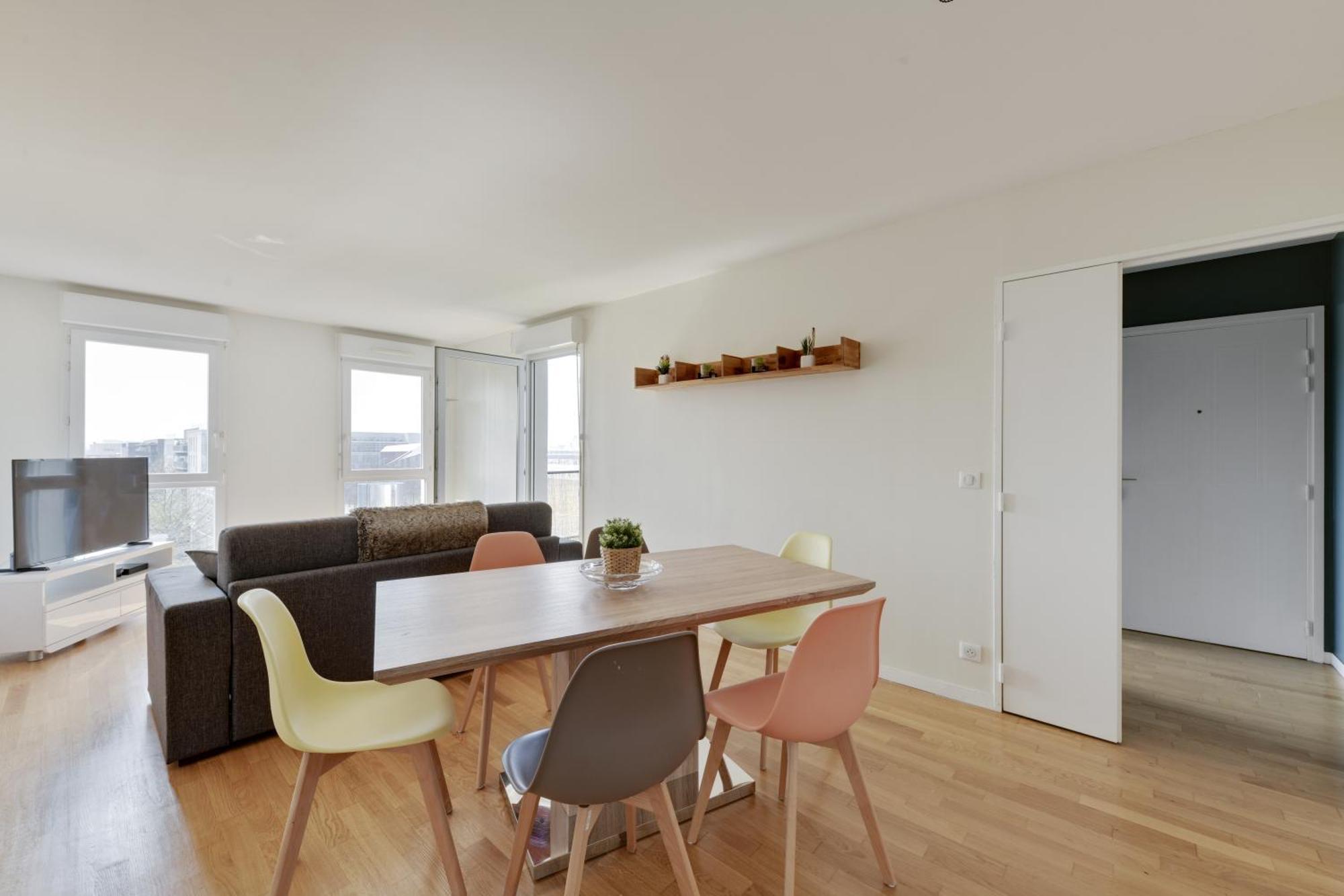 Chic Apartment With Superb View Of The Eiffel Tower Сен-Дени Экстерьер фото