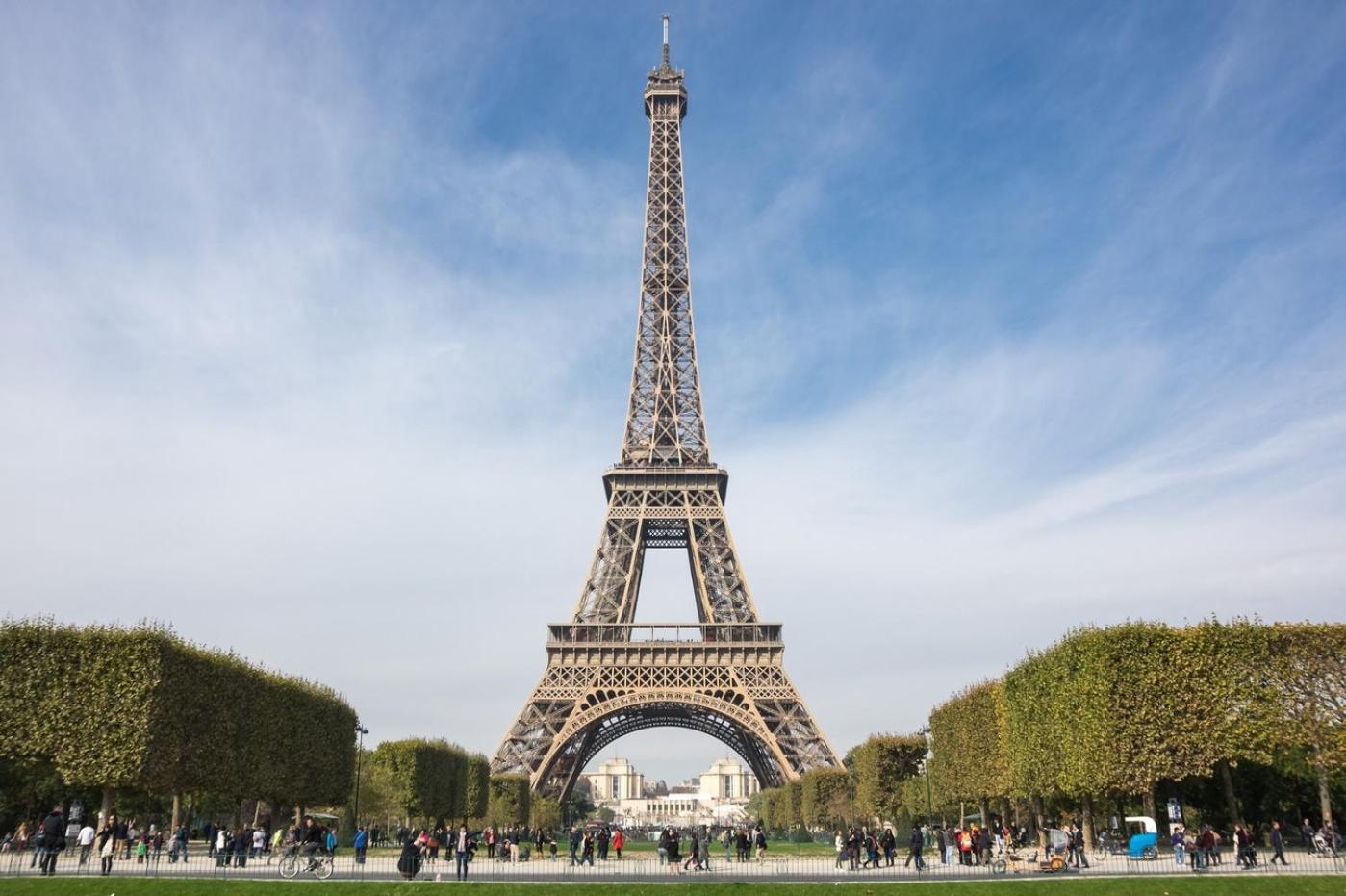 Chic Apartment With Superb View Of The Eiffel Tower Сен-Дени Экстерьер фото