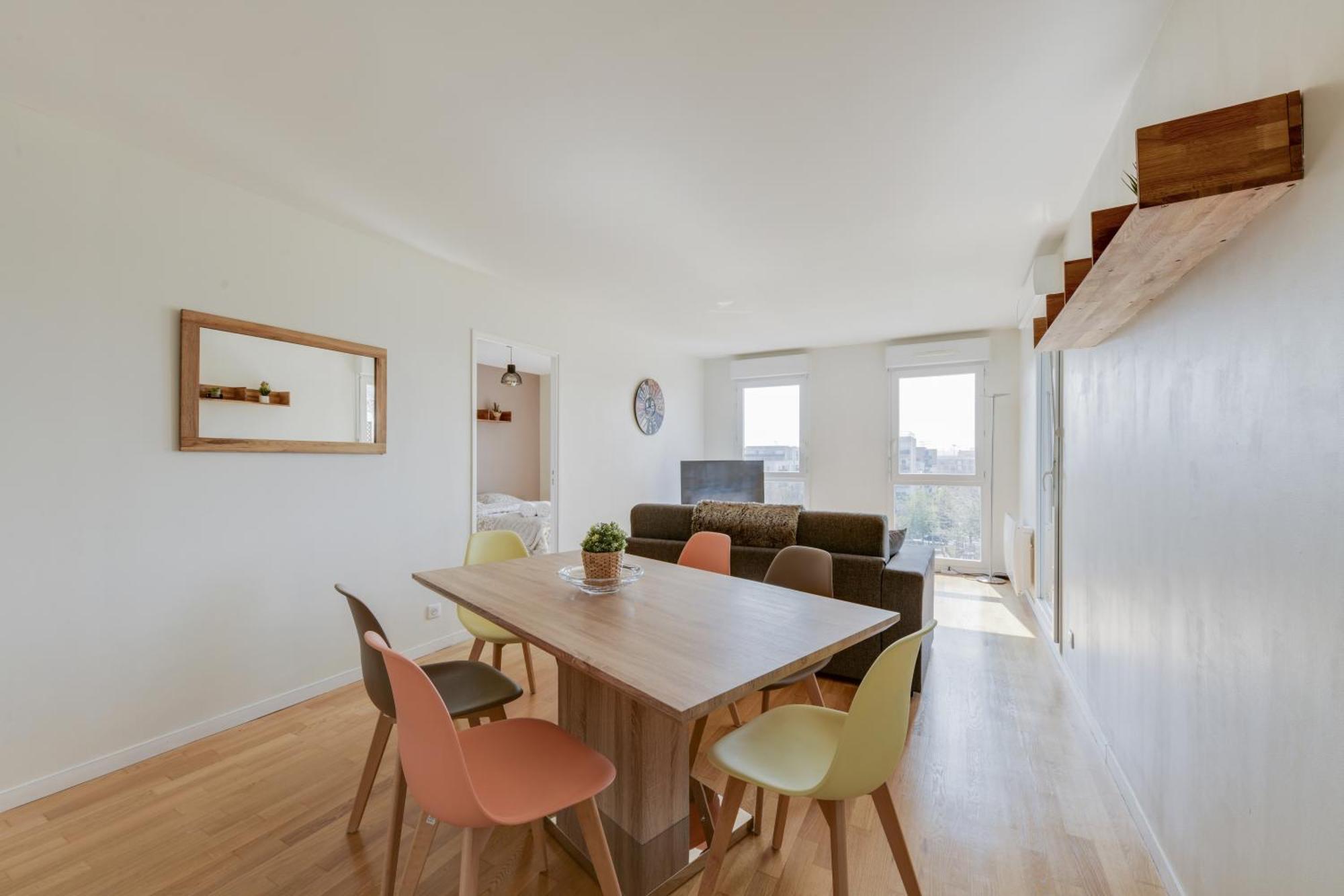 Chic Apartment With Superb View Of The Eiffel Tower Сен-Дени Экстерьер фото